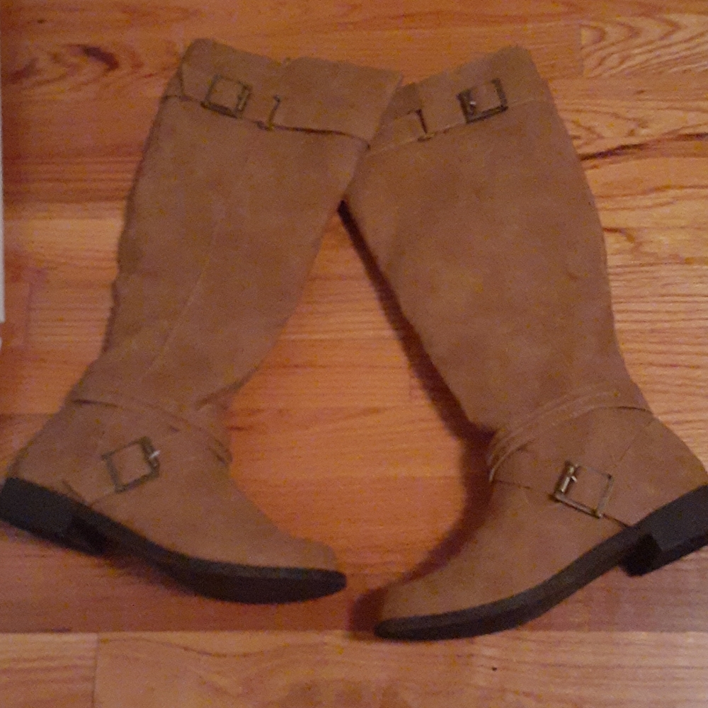 Boots - Picture 2 of 4